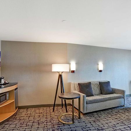 Doubletree By Hilton Baton Rouge Hotel Exterior photo